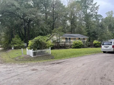 11 Cedar Lane Blounts Creek NC 27814