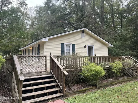 11 Cedar Lane Blounts Creek NC 27814
