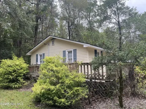 11 Cedar Lane Blounts Creek NC 27814