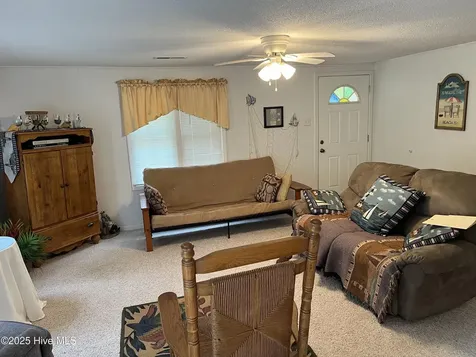 11 Cedar Lane Blounts Creek NC 27814