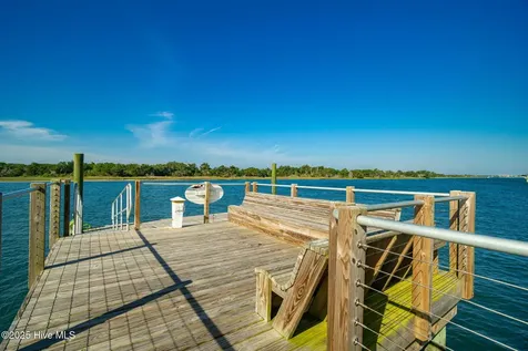 519 Freedom Park Road Beaufort NC 28516