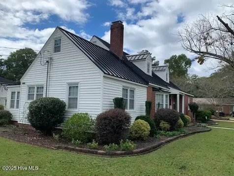 110 E Bell Street Tabor City NC 28463