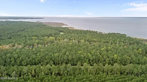 207 Garbacon Drive Beaufort NC 28516