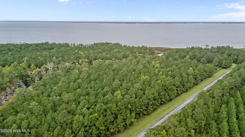 207 Garbacon Drive Beaufort NC 28516