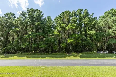 127 Garbacon Drive Beaufort NC 28516