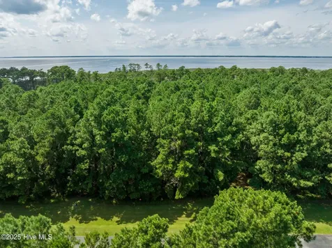 127 Garbacon Drive Beaufort NC 28516