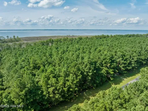 127 Garbacon Drive Beaufort NC 28516