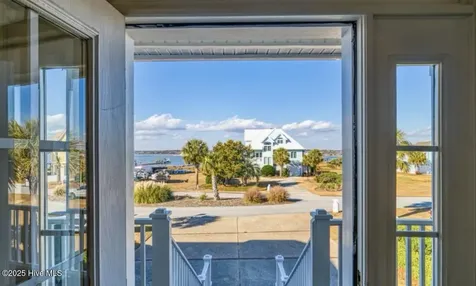4 Sailview Drive North Topsail Beach NC 28460