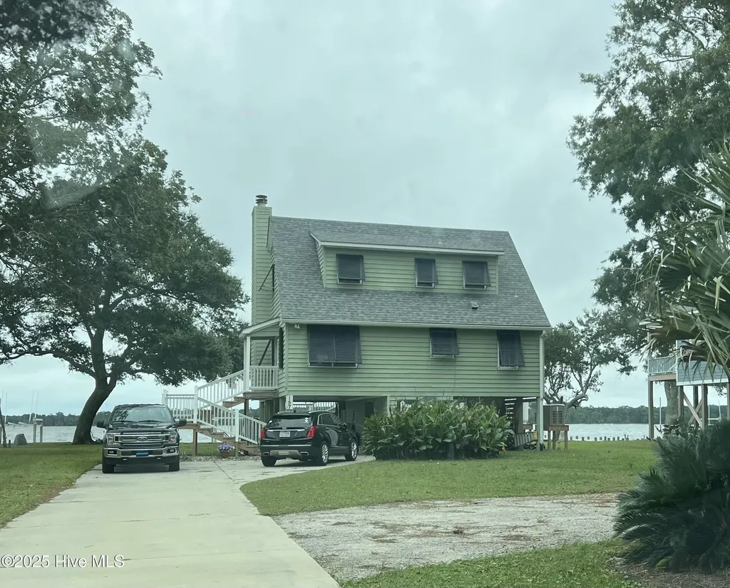 157 S River Drive Beaufort NC 28516
