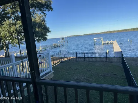 157 S River Drive Beaufort NC 28516