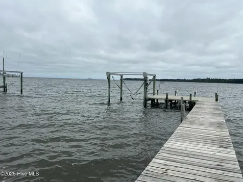 157 S River Drive Beaufort NC 28516