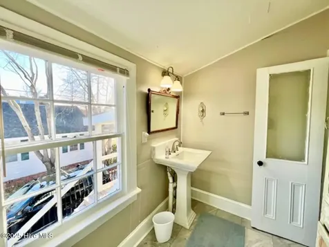 207 S Oakum Street Edenton NC 27932