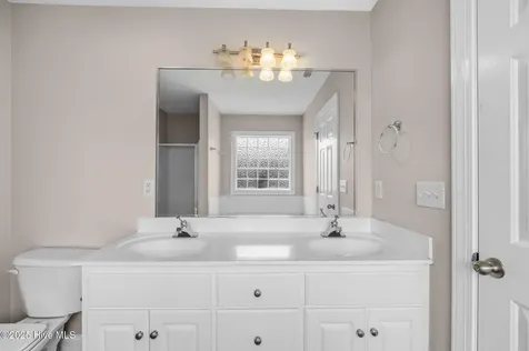 263 Laurie Ellis Road Winterville NC 28590