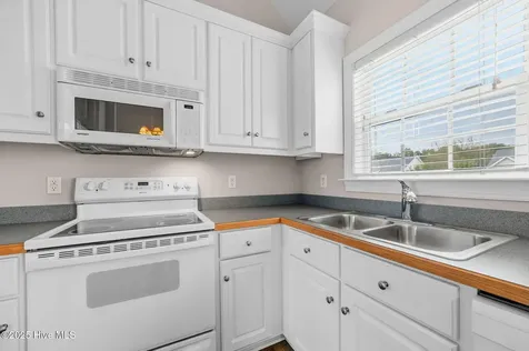263 Laurie Ellis Road Winterville NC 28590