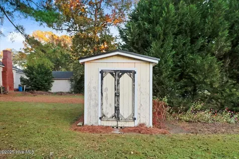 302 N Sycamore Street Fremont NC 27830
