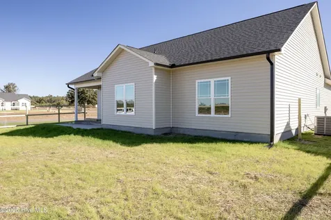 107 Sunny Acres Lane Clinton NC 28328