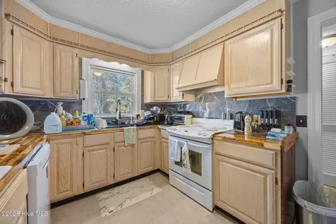 1907 Essex Street Kinston NC 28504