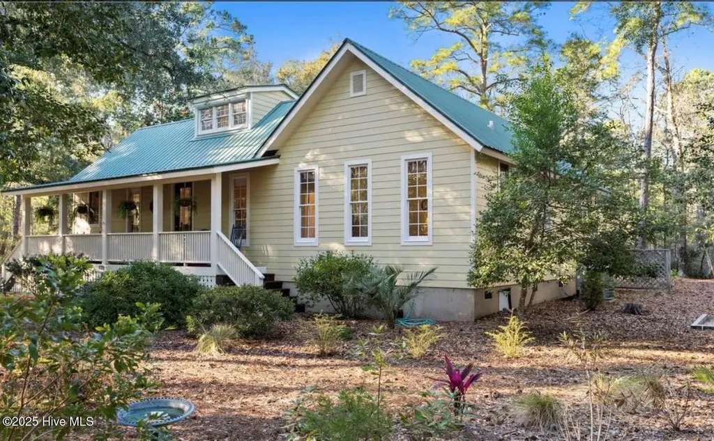 679 Carolina Bay Court Southport NC 28461
