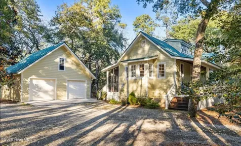 679 Carolina Bay Court Southport NC 28461