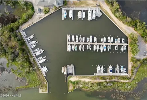 679 Carolina Bay Court Southport NC 28461