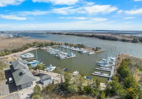 679 Carolina Bay Court Southport NC 28461
