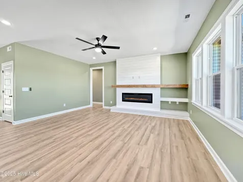 2111 Staysail Drive Elizabeth City NC 27909
