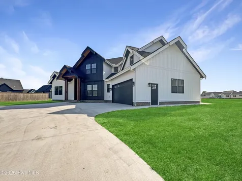 1111 Staysail Drive Elizabeth City NC 27909