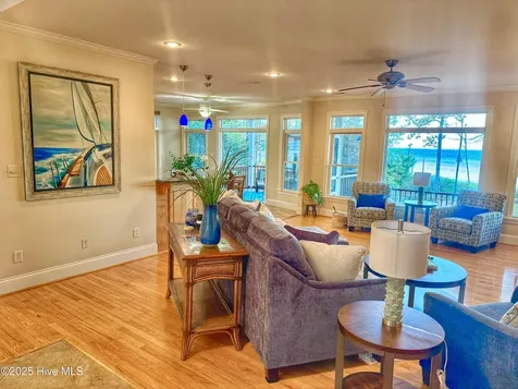 385 Peninsula Drive Oriental NC 28571
