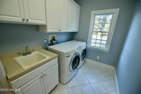 385 Peninsula Drive Oriental NC 28571
