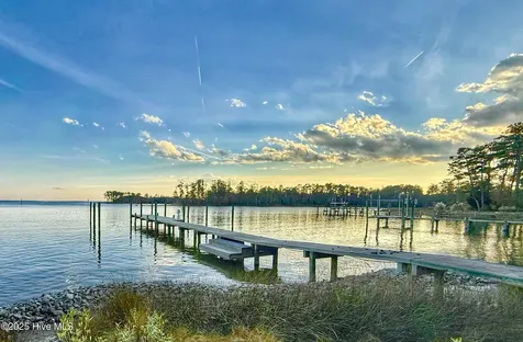 385 Peninsula Drive Oriental NC 28571