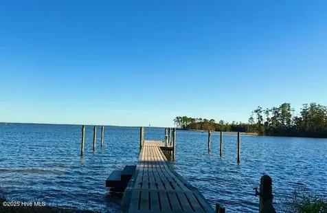 385 Peninsula Drive Oriental NC 28571