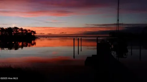 385 Peninsula Drive Oriental NC 28571