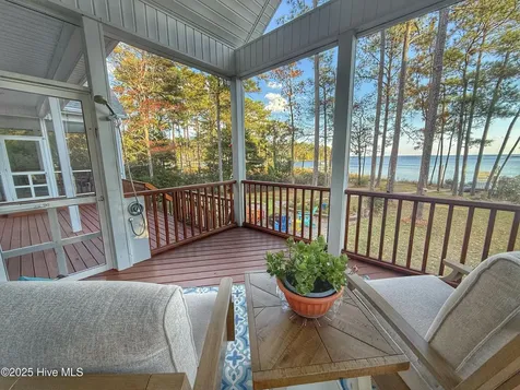 385 Peninsula Drive Oriental NC 28571
