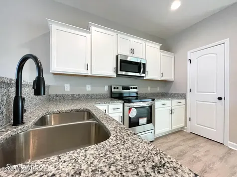 724 Cross Bridge Way Sneads Ferry NC 28460