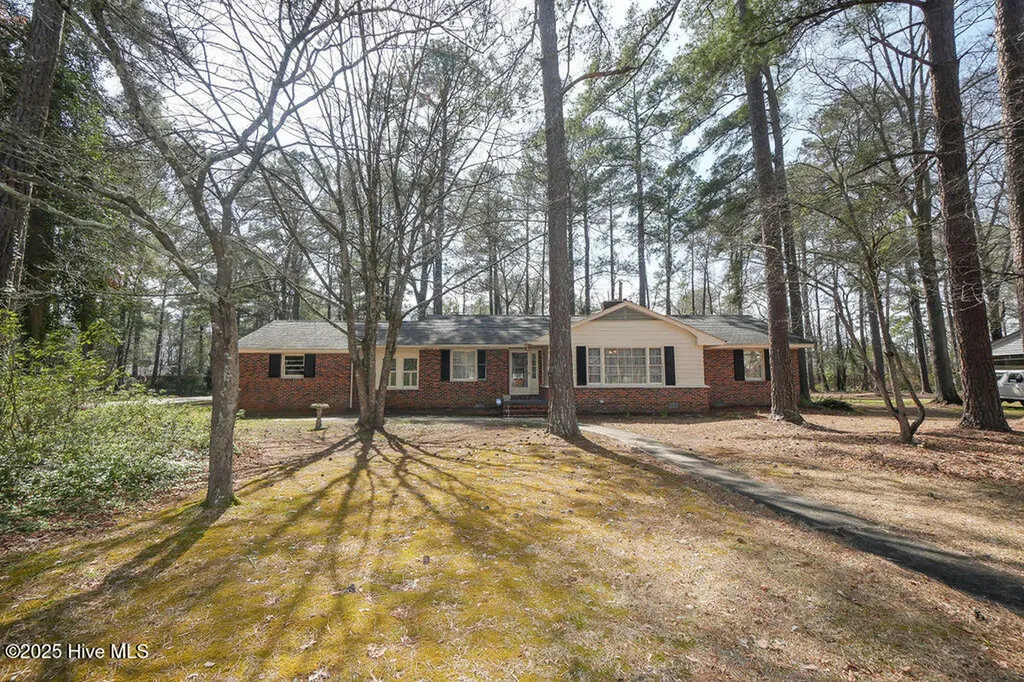 1201 Charles Drive Laurinburg NC 28352