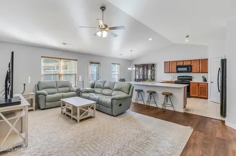 534 Sunset Point Drive SE Bolivia NC 28422
