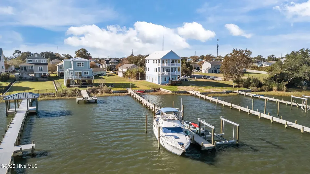 1208 Avery Street Morehead City NC 28557