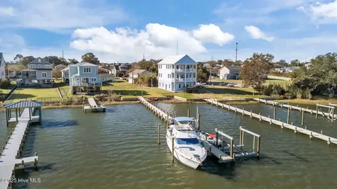 1208 Avery Street Morehead City NC 28557