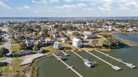1208 Avery Street Morehead City NC 28557
