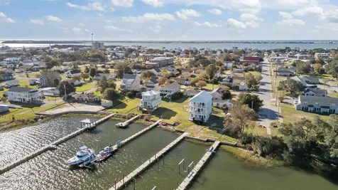 1208 Avery Street Morehead City NC 28557