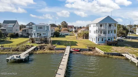 1208 Avery Street Morehead City NC 28557