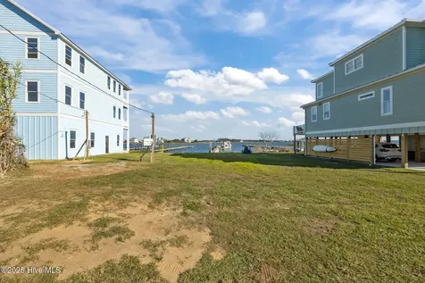 1208 Avery Street Morehead City NC 28557