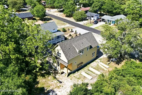 607 Burrington Avenue Southport NC 28461
