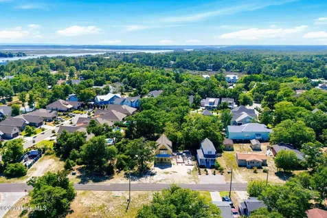 607 Burrington Avenue Southport NC 28461