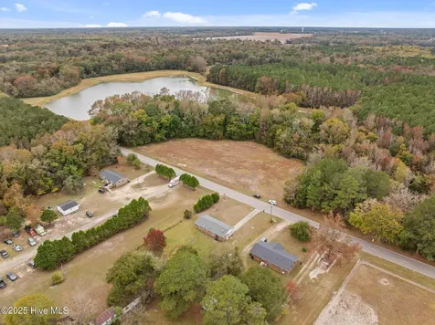 2581 Pocosin Road Ayden NC 28513