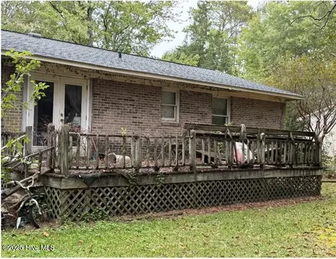 639 Cornwallis Road Teachey NC 28464
