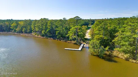 229 Garbacon Drive Beaufort NC 28516