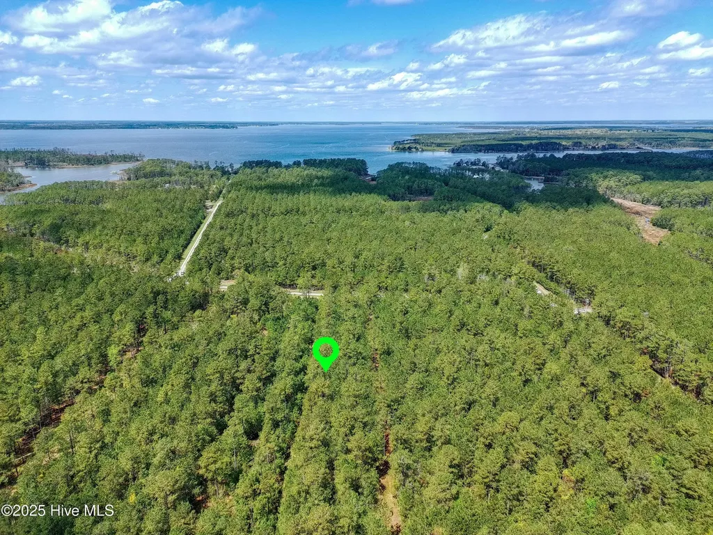 20 Sandy Point Road Scranton NC 27875