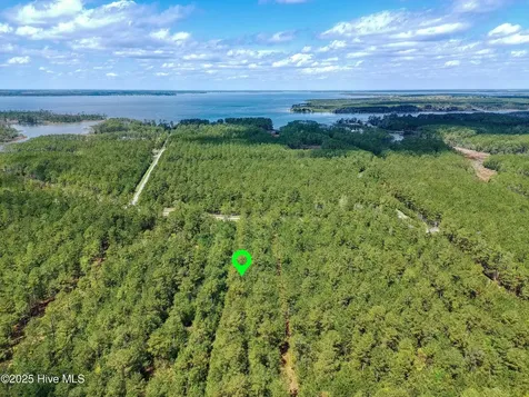 20 Sandy Point Road Scranton NC 27875