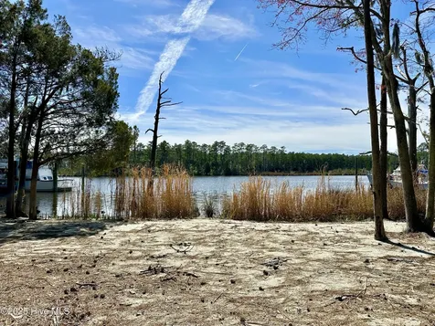5514 Gondolier Drive New Bern NC 28560